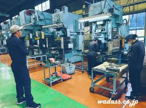 プレス金型製作 工程　作業中の画像