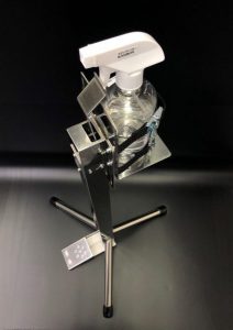 ステップトリガーはトリガー式ボトルでも非接触で手指消毒を可能にします